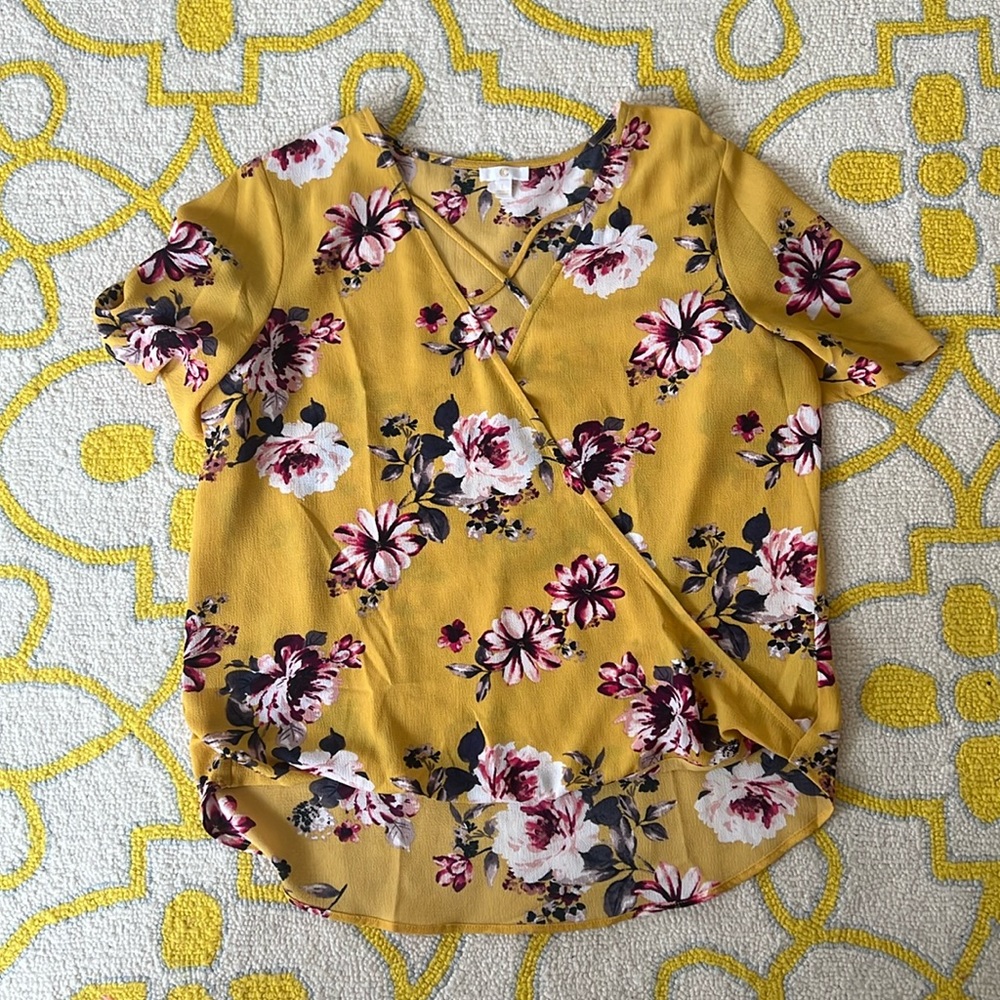 Like new! Summer Top. Sz L